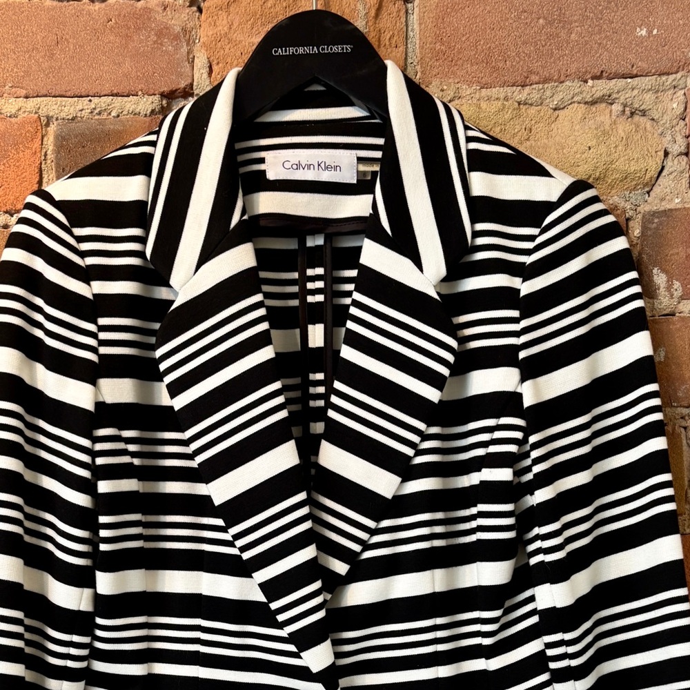 Calvin Klein Black and White Women’s Blazer with Bold Stripes. Size: 6